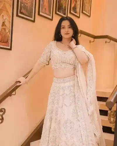 Escort Bavla